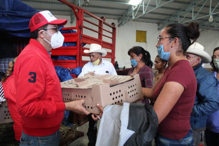 ALAN MURILLO ENTREGA APOYOS EN COMUNIDADES MS ALEJADAS DE SOMBRERETE