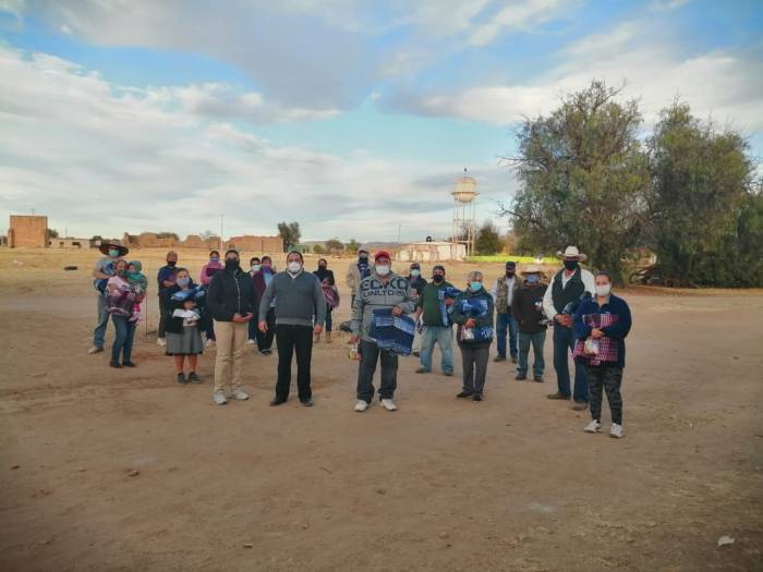 Entregan apoyos invernales en comunidad San Jos de la Parada