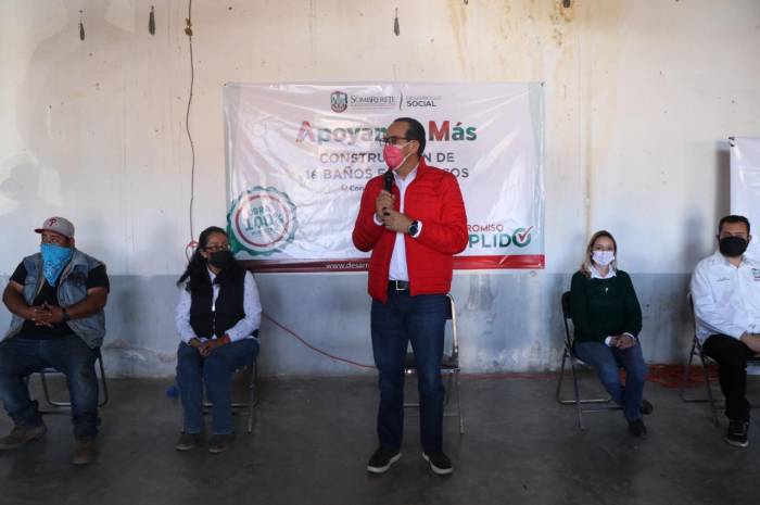 Alan Murillo entrega baos ecolgicos en comunidades de Sombrerete