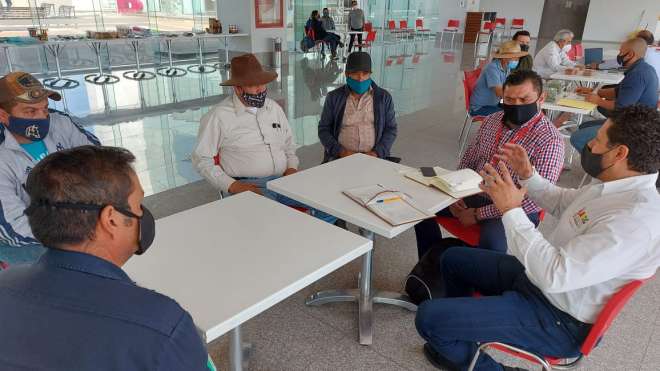 Vinculan a productores agropecuarios con centros comerciales