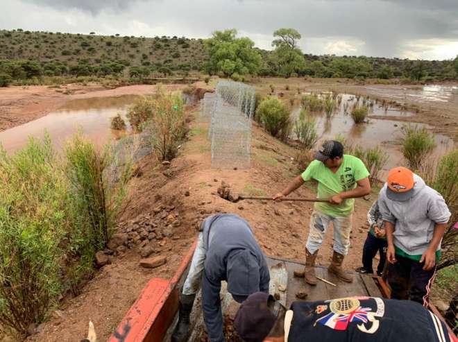 Autoridades visitan comunidades afectadas por intensas lluvias.