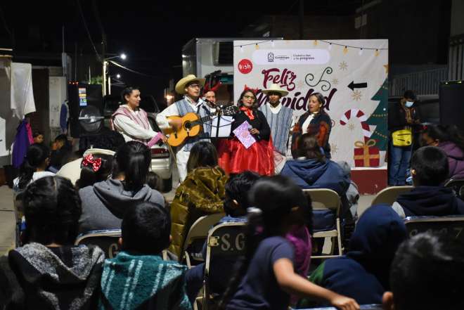 Lleva Julio Csar Chvez alegra e ilusin a colonias de Guadalupe