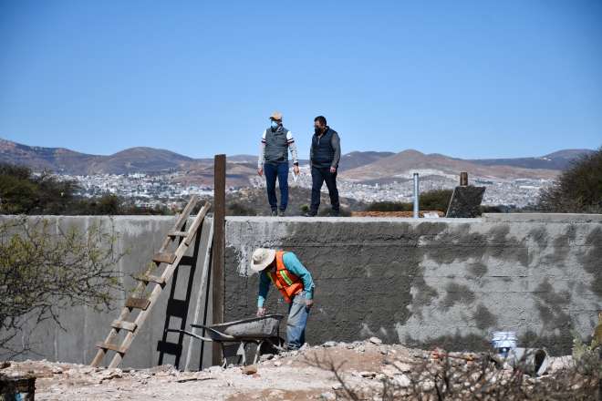 Construye municipio de Guadalupe depsito de agua para ladrilleros