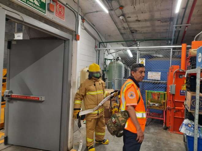 PC de Jerez realiza simulacro de incendio en supermercado