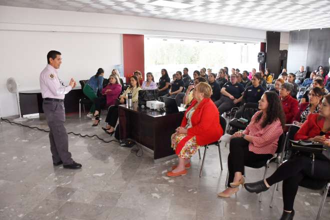 Comprometido, Julio Csar Chvez con las polticas de empoderamiento de las mujeres