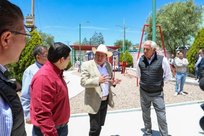 Supervisa David Monreal rehabilitación del parque de la colonia Las Huertas, en Zacatecas 