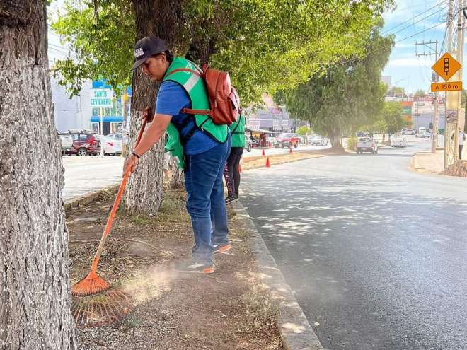 Realizan acciones de mantenimiento a calles de la capital