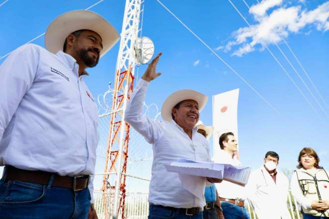En un hecho histórico, el Gobernador dota de conexión telefónica y de Internet al semidesierto zacatecano