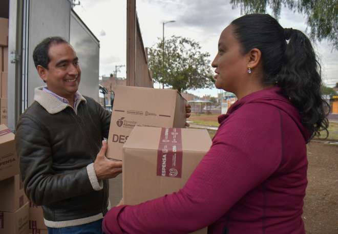 Entrega Pepe Saldvar apoyos alimentarios a familias guadalupenses