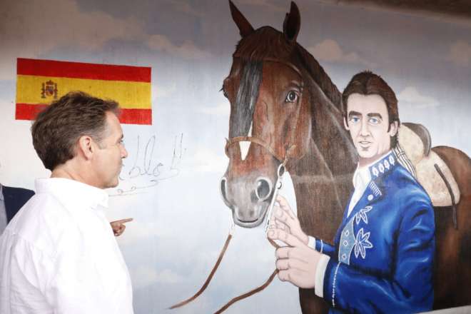 Develan mural en homenaje al rejoneador Pablo Hermoso de Mendoza