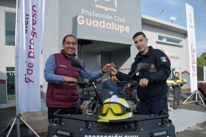 Entrega Pepe Saldvar uniformes y cuatrimotos a Proteccin Civil
