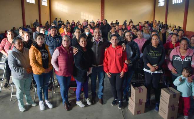 Continúa Pepe Saldívar entregando apoyos alimentarios a las familias guadalupenses