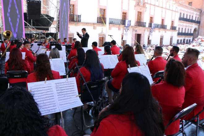Zacatecanos y visitantes disfrutan el repertorio excepcional de la Banda Sinfnica del Estado 